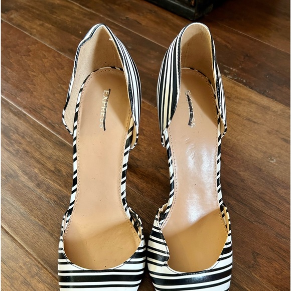 Express Heels - Picture 2 of 6